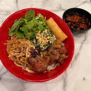 V-Bowl with Honey Glazed Pork, Shredded Pork Skin & Egg Roll